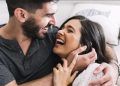 Estudo revela que casais que se “zoam” têm relacionamentos mais felizes