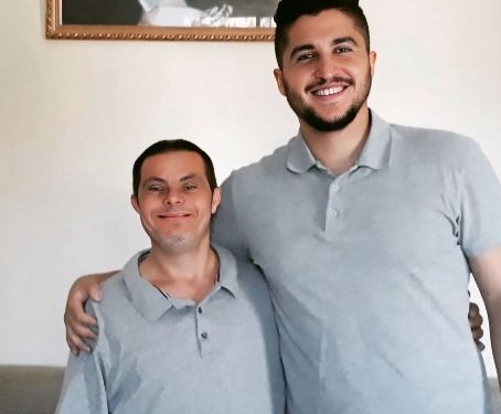 Com síndrome de Down, pai fez com que o filho se tornasse médico