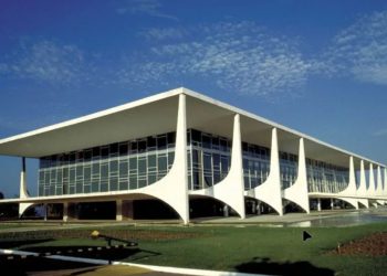 75% dos brasileiros acham que próximo presidente deve mudar a forma de governar o país, aponta pesquisa