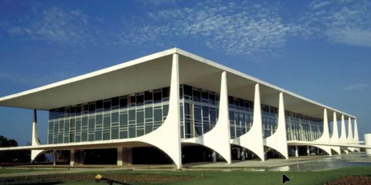 75% dos brasileiros acham que próximo presidente deve mudar a forma de governar o país, aponta pesquisa