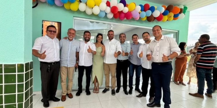 No aniversário de Viçosa, prefeito João Victor entrega reforma de escola