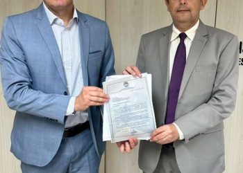 Rui Palmeira entrega à Defensoria Pública laudo técnico que comprova inexistência de tratamento de esgoto na Santa Lúcia