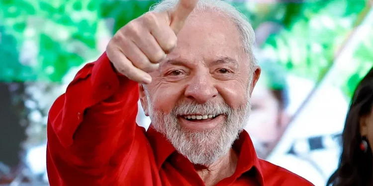 Lula confirma disputa à reeleição em 2026