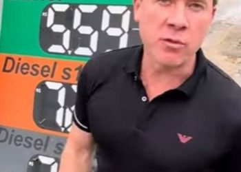 Marx Beltrão cobra redução imediata do valor da gasolina: “Se a Petrobras baixou, o preço precisa cair na bomba também”