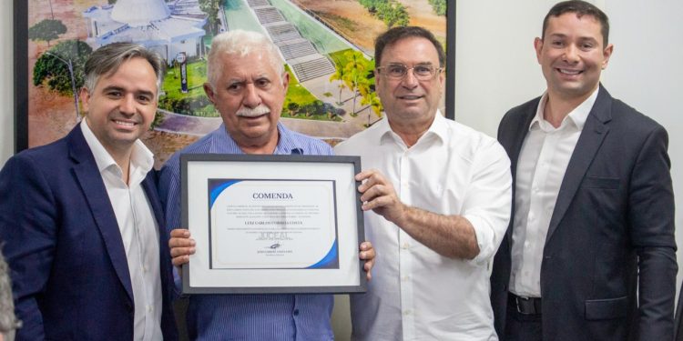 Em Arapiraca, Juceal promove reunião e homenageia empresários e autoridades com comenda