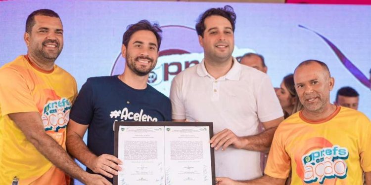 Prefeito de Santana do Mundaú assina ordem de serviço para reforma do Mercado Público