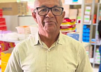 Prefeito Déo acompanha chegada de novos medicamentos em Japaratinga