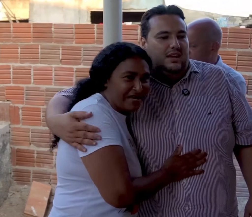 Prefeito Tenorinho Malta entrega mais uma casa reformada pelo projeto ‘Construindo Meu Lar’, em Inhapi
