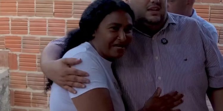 Prefeito Tenorinho Malta entrega mais uma casa reformada pelo projeto ‘Construindo Meu Lar’, em Inhapi