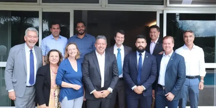 Com apoio de maioria dos deputados alagoanos, Câmara aprova urgência para projeto da bancada cristã