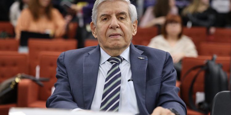 Defesa de Augusto Heleno pede ao STF revisão de pena e multa por trama golpista