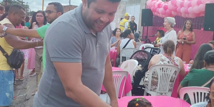 No Benedito Bentes, Espaço Mulher promove ação social para celebrar o Outubro Rosa com o apoio do vereador Allan Pierre