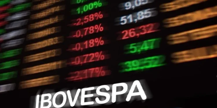Ibovespa atinge novo recorde após encontro entre Lula e Trump; dólar recua para R$ 5,37