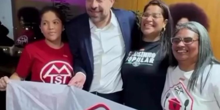 Após posse como ministro, Boulos declara a integrantes do MTST: “Não sou eu que está chegando aqui, é a gente”