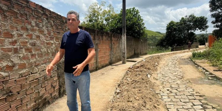 Prefeito de Branquinha vistoria ruas que receberão pavimentação na zona urbana