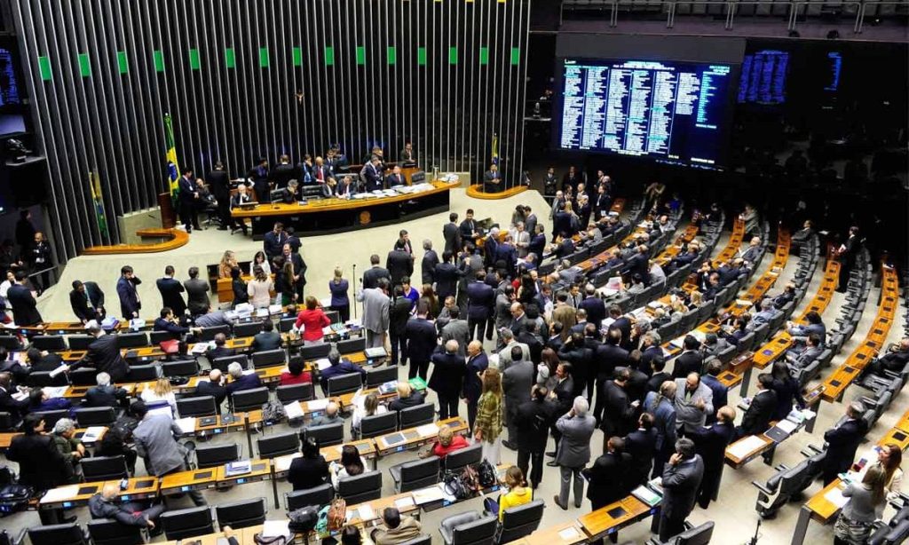 Câmara aprova Projeto Antifacção com ampla maioria; apenas um deputado de AL vota contra