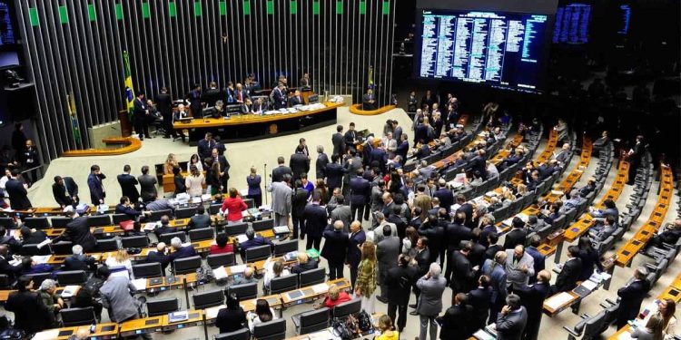 Segurança pública vira tema central de disputa entre governo e oposição