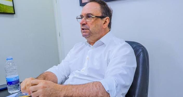 Luciano Barbosa tem alta aprovação, mas não passa no teste do Senado