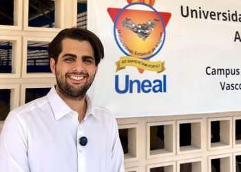 Vereador Silvio Filho prestigia inauguração do Ginásio Poliesportivo da Uneal ao lado do vice-governador Ronaldo Lessa