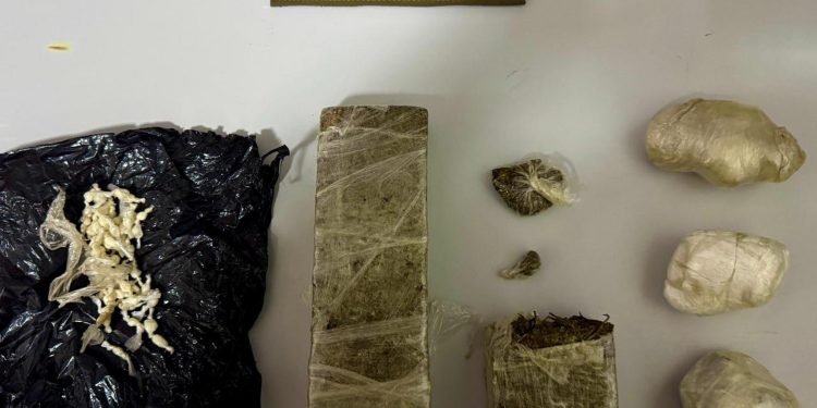 Jovem é preso com mais de 1 kg de drogas em operação da PM em Piranhas