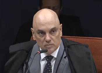 Moraes determina que PF volte a investigar interferência de Bolsonaro
