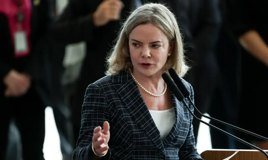 Gleisi Hoffmann cobra do Congresso aprovação da PEC da Segurança após operação no Rio