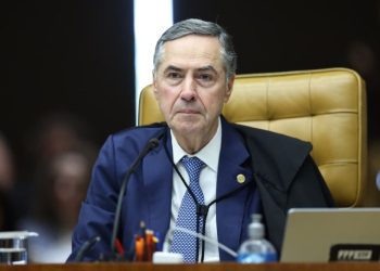 Barroso passa mal e faz exames em hospital de Brasília