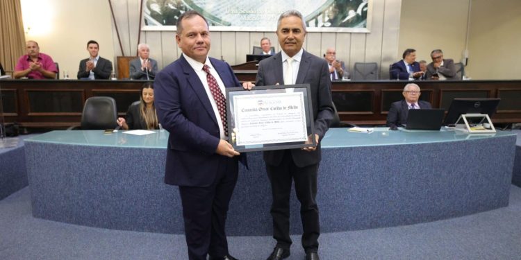 Assembleia Legislativa homenageia Fernando Maciel com a comenda Omar Coelho de Mello