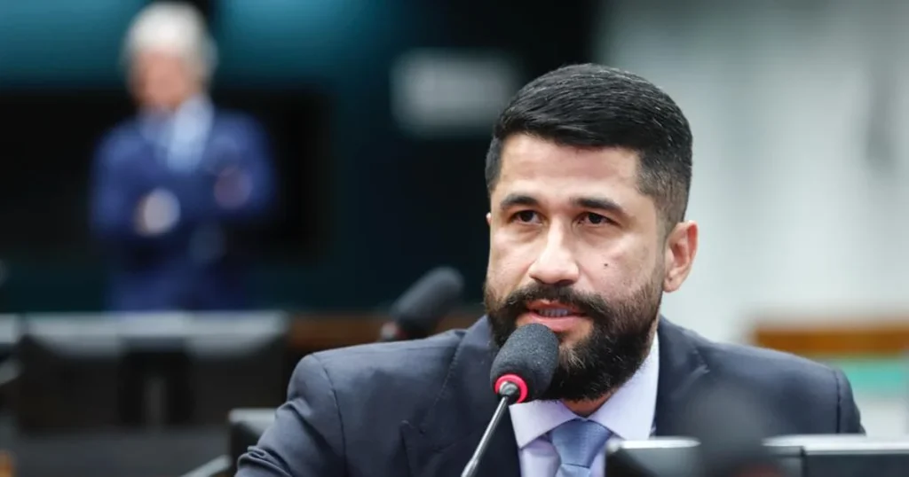 Deputado Fabio Costa denuncia venda irregular de imóvel público na Jatiúca e cobra explicações do governo Paulo Dantas