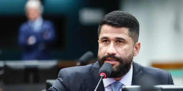 Deputado Fabio Costa denuncia venda irregular de imóvel público na Jatiúca e cobra explicações do governo Paulo Dantas