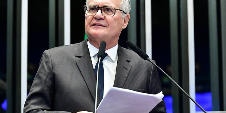 Renan Calheiros quer votar na próxima semana projeto que amplia isenção do Imposto de Renda