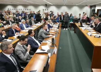 Conselho de Ética arquiva representação contra Eduardo Bolsonaro