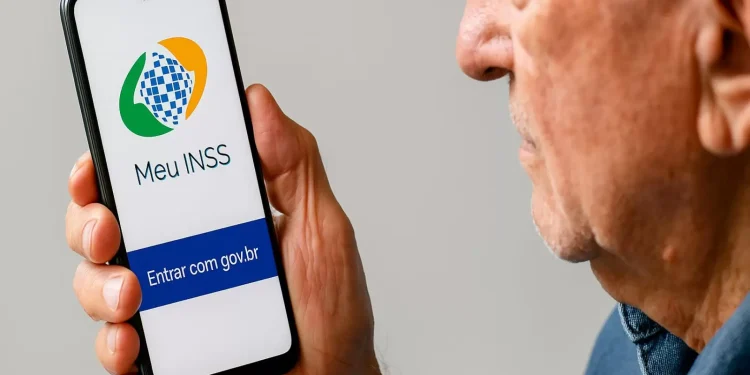 INSS notifica 4 milhões de beneficiários para realização de prova de vida sob risco de bloqueio
