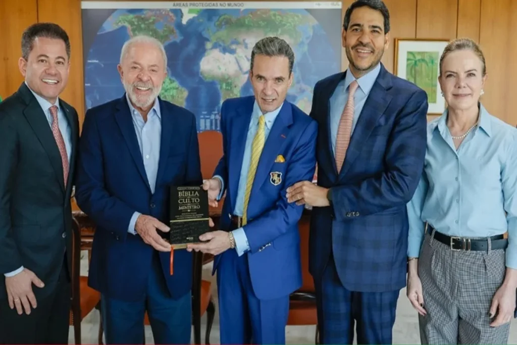 Lula se reúne com lideranças evangélicas e Jorge Messias, cotado para o STF