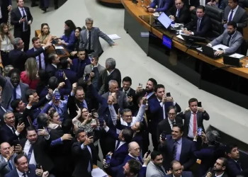 Em derrota para governo, Câmara retira de pauta MP que renderia R$ 17 bi