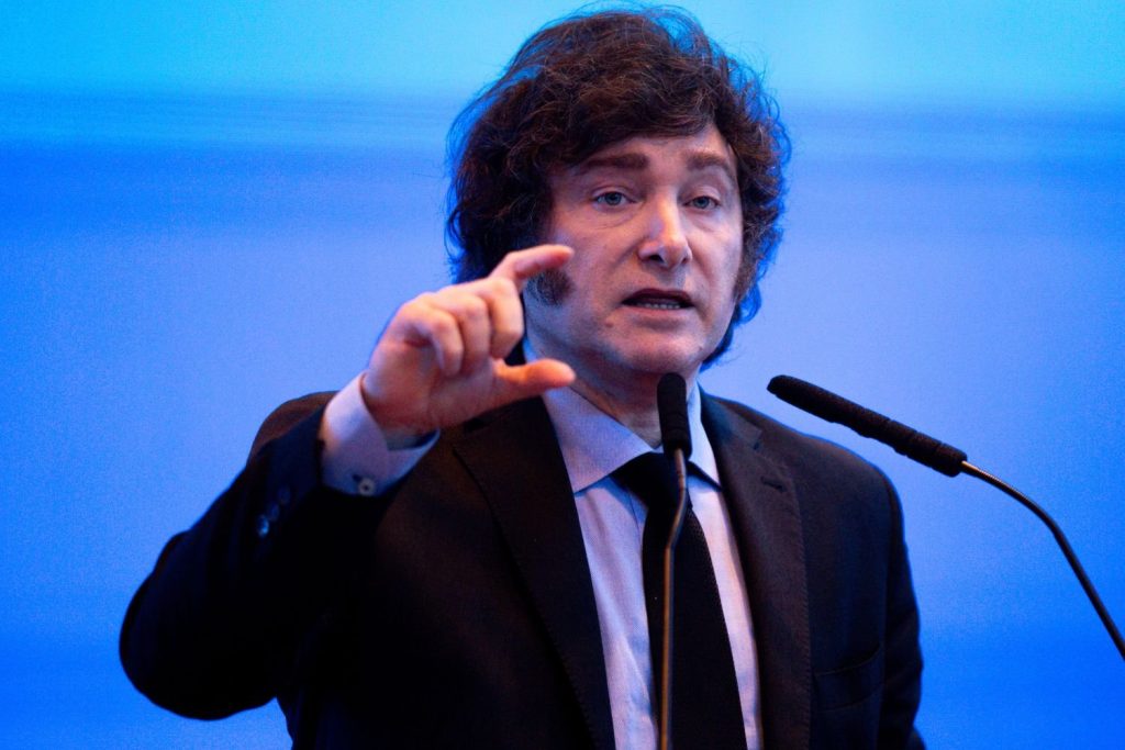 Javier Milei propõe redução da maioridade penal para 13 anos na Argentina