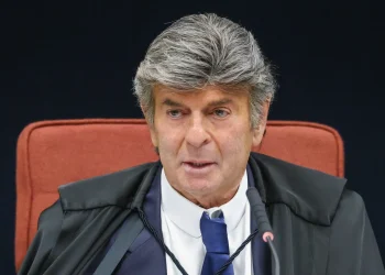 Trama golpista: Fux vota para absolver réus do núcleo da desinformação