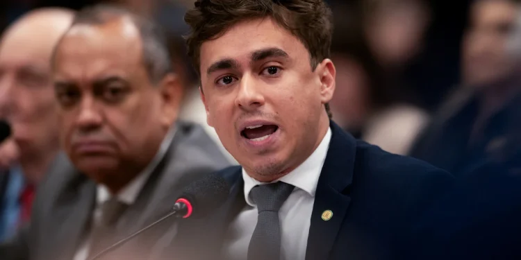 Nikolas Ferreira responde a internauta sobre operação no Rio de Janeiro: “é só matar os outros 120”