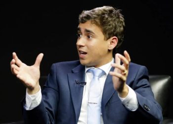 Nikolas Ferreira critica Janja e cita pesquisa que mostra desaprovação de 61%