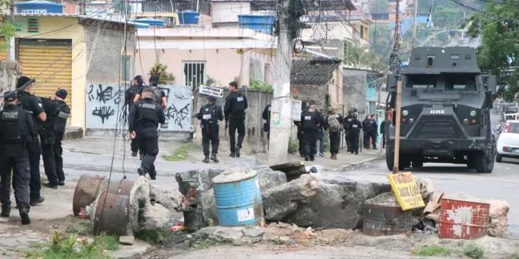Operação Contenção no RJ registra 64 mortos e mais de 100 presos em confrontos