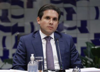 Metanol em bebida: Motta pauta urgência de PL que torna crime hediondo