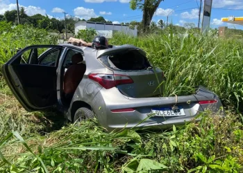 Fugas frustradas: assaltantes de joalheria sofrem acidentes em veículos de fuga e terminam na delegacia e no hospital