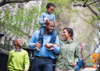 Polônia zera imposto de renda para pais com dois filhos ou mais