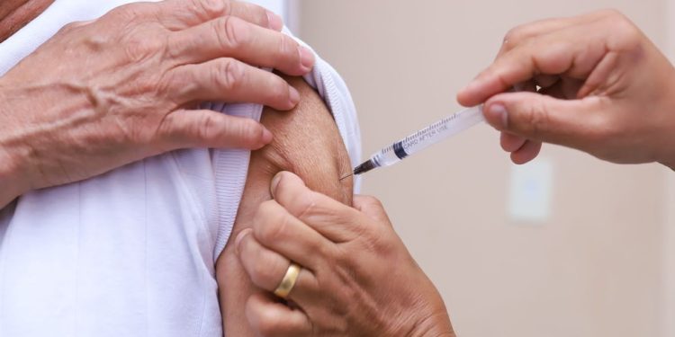 Maceió retoma vacinação contra a Influenza para todos os grupos prioritários