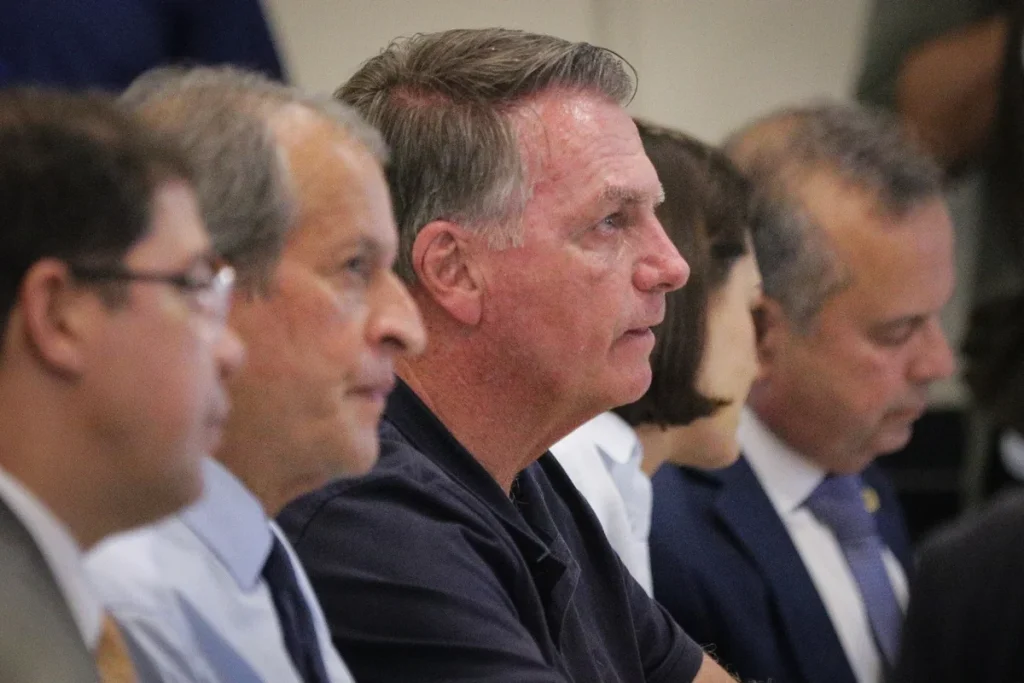 Bolsonaro pede autorização ao STF para receber visitas de aliados políticos