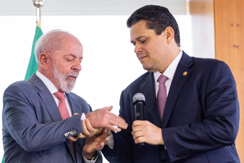 Alcolumbre sinaliza “não estar em guerra” com Lula - Política Alagoana