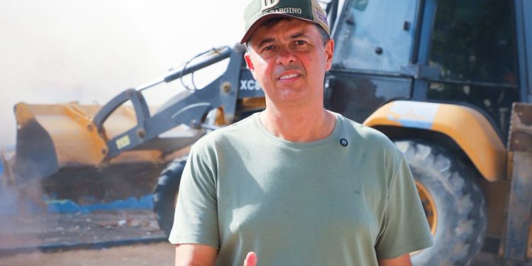 Prefeito Vaval Wanderley dá início à construção da nova sede do CRAS em Cacimbinhas