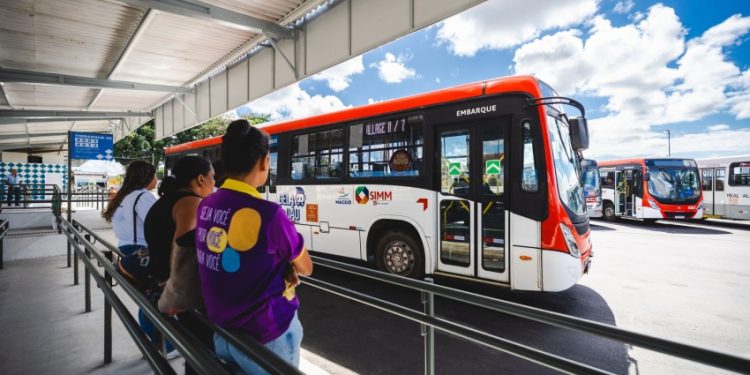 DMTT reforça 31 linhas de ônibus para o Enem e garante transporte gratuito em Maceió