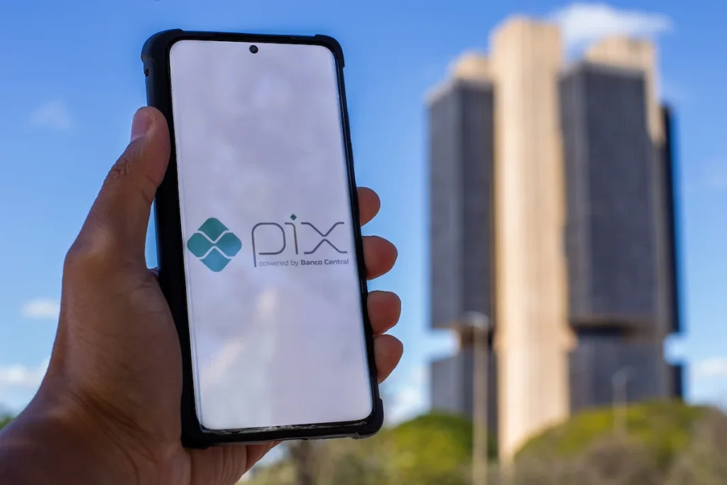 Pix chega aos 5 anos e já é o meio de pagamento preferido do Brasil