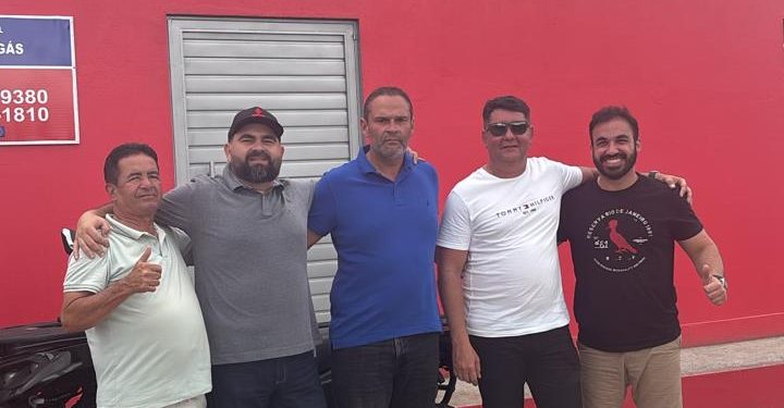 JR Melo Visita Novo Empreendimento de Dudu Costa em Cajueiro e É Mencionado Como Potencial Candidato a Prefeito